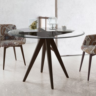 Mesa de comedor redonda de cristal y patas de madera