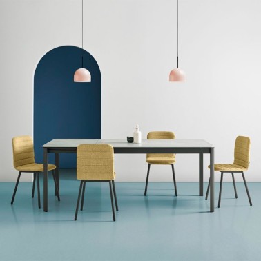 SILLA PEPPER 2 CARCASA TAPIZADA Y PATAS METALICAS BY MOBLIBERICA