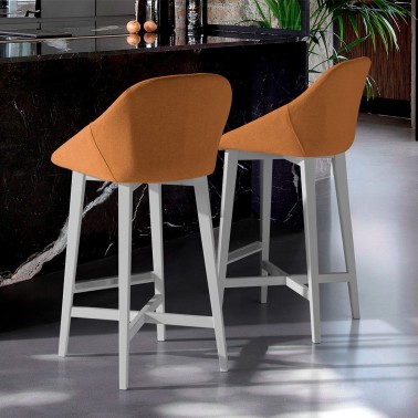 TABURETE ALTO TAPIZADO CHIARA CON PATAS DE MADERA