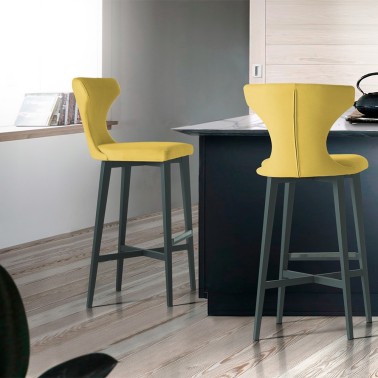 TABURETE ALTO TAPIZADO SPHIE CON PATAS DE MADERA