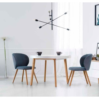 Silla tapizada con pata de macdera de haua Dalia.