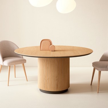 Mesa redonda de comedor con pata central de madera