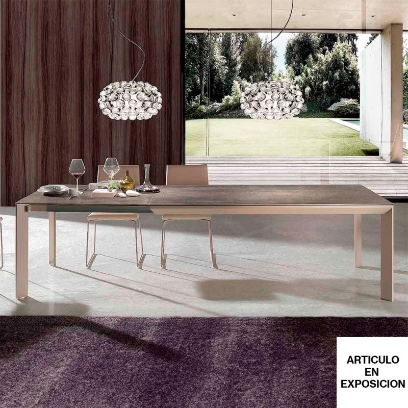 MESA URBAN DE RAMIRO TARAZONA CON TAPA EN PORCELANICO