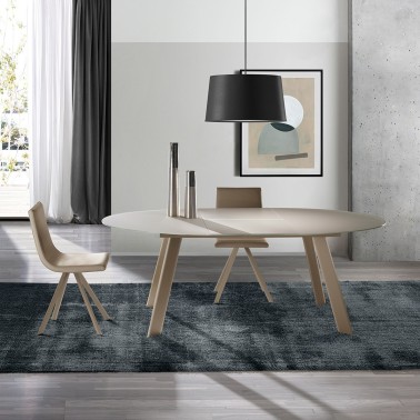 Mesa de comedor ovalada extensible Moonlight de Ramiro Tarazona
