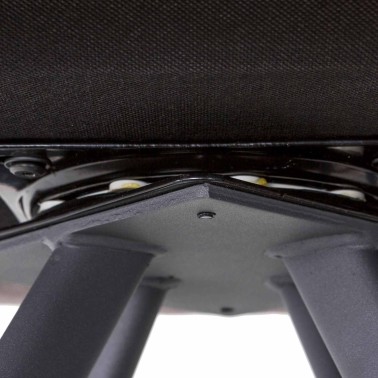 Silla giratoria tapizada con patas negras Cris