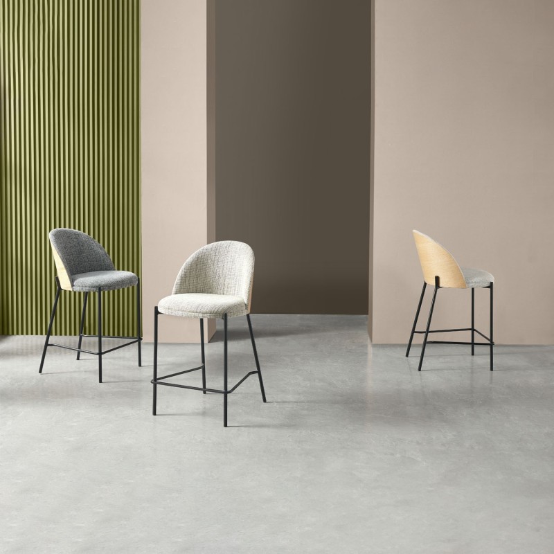 Taburete bajo tapizado Aidan