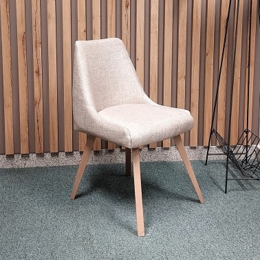 Silla tapizada de estilo nordico con patas de madera CATANIA