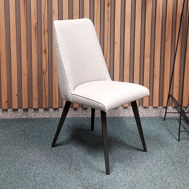 Silla tapizada con patas de madera de haya Lyssa