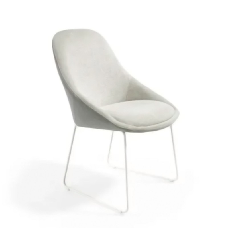 Silla tapizada con estructura metalica de patin