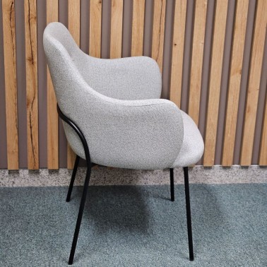 Silla tapizada con apoyabrazos patas metalicas MILANO