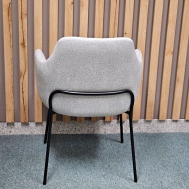 Silla tapizada con apoyabrazos patas metalicas MILANO