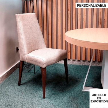 Silla tapizada con respaldo alto