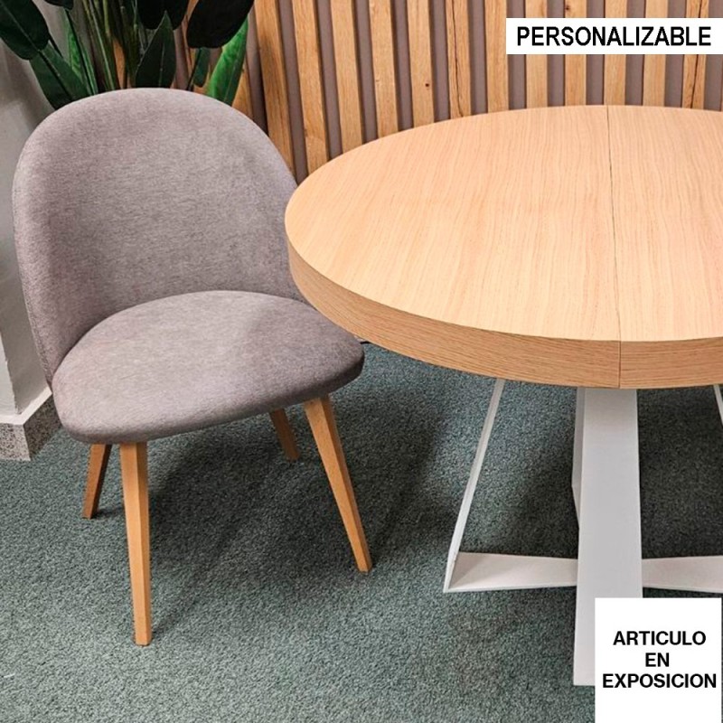 Silla tapizada con patas de madera DOMO