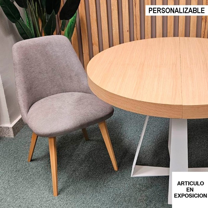 Silla tapizada con patas de madera LIA