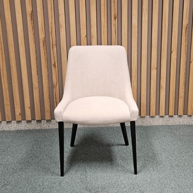 Silla tapizada con patas de madera de haya HUGO