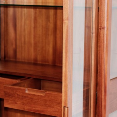 Vitrina nordicoa con 2 puertas y 2 cajones Oporto