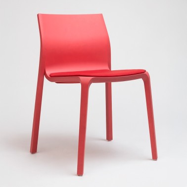 SILLA APILABLE DE MADERA CON GALLETA TAPIZADA SILU