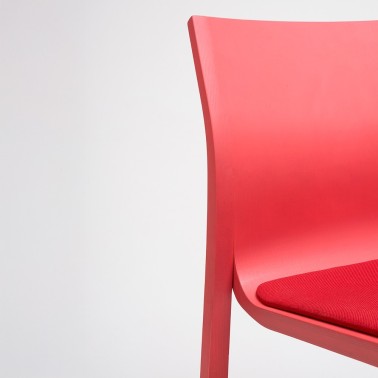 SILLA APILABLE DE MADERA CON GALLETA TAPIZADA SILU