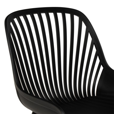 Silla negra en polipropileno y patas metalicas Rania