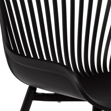 Silla negra en polipropileno y patas metalicas Rania