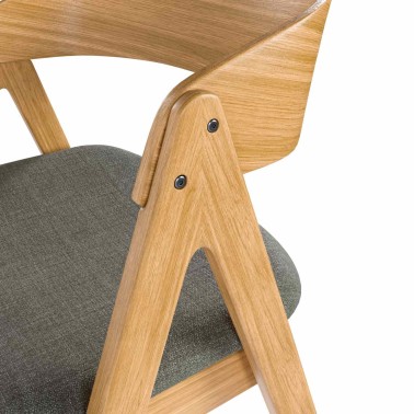 Silla madera con brazos roble natural y tapizado gris oscuro RINA