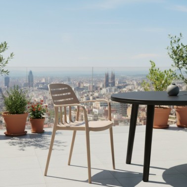 Silla apilable en polipropileno beige Desiree