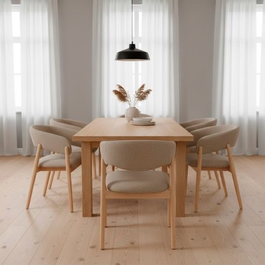 silla de madera con asiento y brazos tapizados en tela taupe