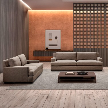 Sofa moderno con zocalo de madera Jonah de Manuel Larraga