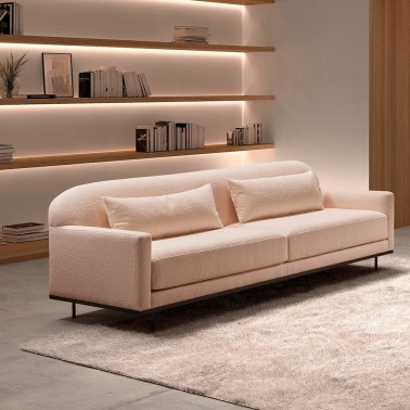 Sofa moderno con patas metalicas altas Robert de Manuel Larraga