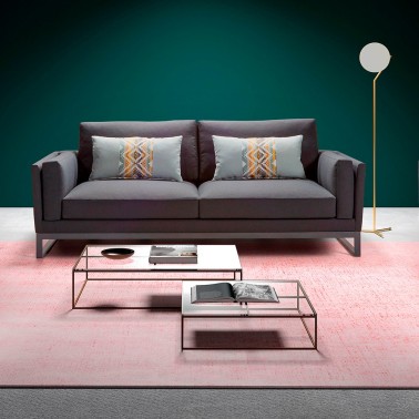 Sofa moderno con patas metalicas altas Zurich de Manuel Larraga
