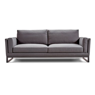 Sofa moderno con patas metalicas altas Zurich de Manuel Larraga