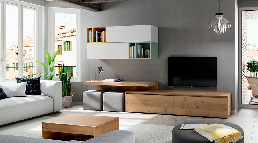 Usa colores claros en la tapiceria de sofas para no recargar visualmente el espacio.