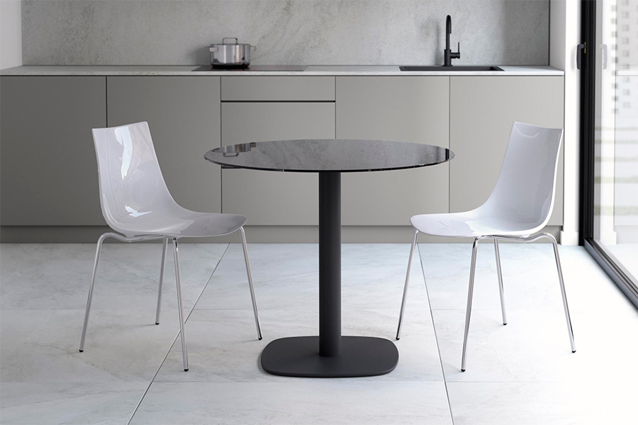 Silla de polipropileno facil de limpiar en cocina