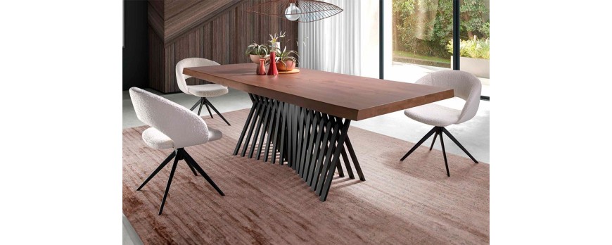 Como combinar el color de las sillas con una mesa de comedor de madera