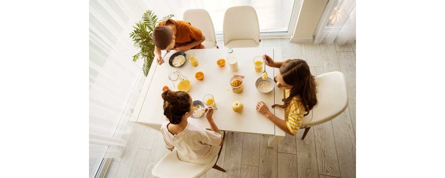 ¿Cómo elegir sillas de comedor para familias con niños? [GUIA]