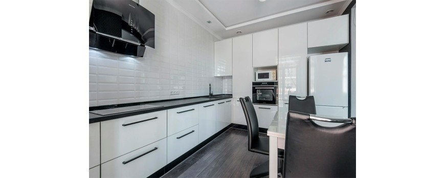 Cómo optimizar el diseño de cocinas pequeñas con muebles multifuncionales
