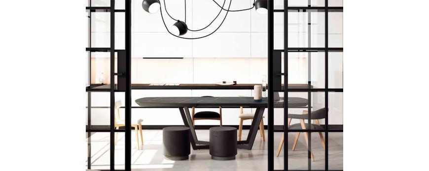 Consejos para maximizar el espacio en cocinas pequeñas con la mesa adecuada