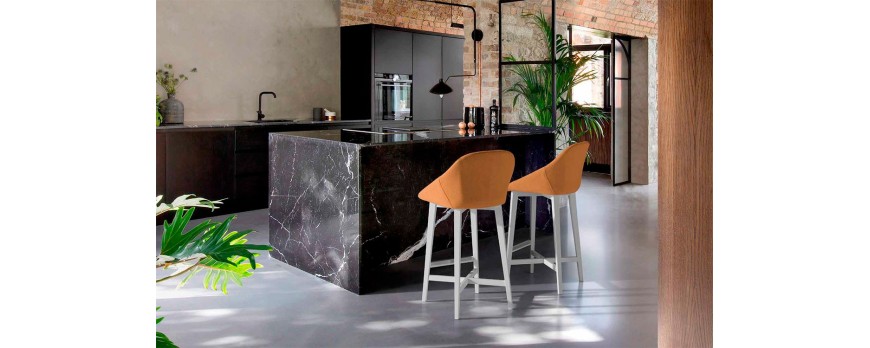 ¿Qué color elegir para una cocina pequeña? Guía completa para ampliar visualmente el espacio