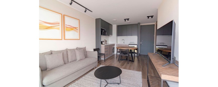 Cocinas abiertas al salón: pros, contras y cómo decorarlas con estilo