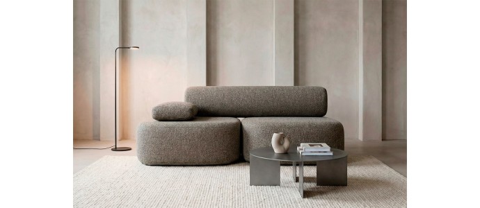 Cómo combinar un sofá gris oscuro y crear un salón elegante y equilibrado
