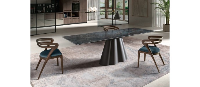 Cómo calcular el espacio necesario para las sillas alrededor de una mesa de comedor